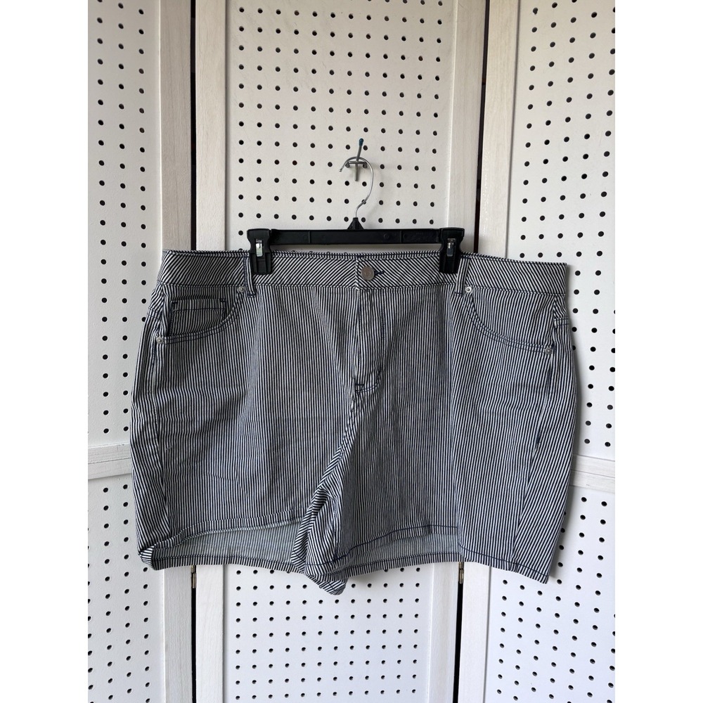 Venezia Lane Bryant Women's 22 Pinstripe Striped Railroad Denim Shorts Stretch